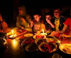 النظام يخفض تعرفة الكهرباء على لبنان، ويقطعها عن السوريين