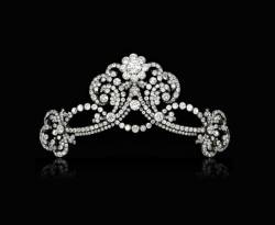 عرض مجوهرات ماري أنطوانيت في مزاد بجنيف