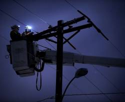 صحيفة: الحكومة تعتزم تعديل أسعار الكهرباء للمنازل وفق نظام شرائح