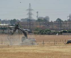 تركيا تحفر خندقاً على حدودها مع سوريا لمنع التهريب