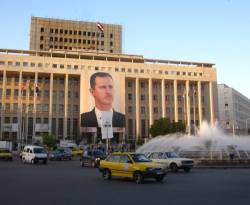 مركزي النظام يدعو السوريين لدعم الليرة.. ولو بالكلمة الطيبة