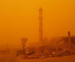 العاصفة الرملية..مئات حالات الاختناق وحالة وفاة في المناطق المحاصرة بحمص وريفها