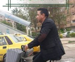 مسؤول في النظام.. يستبدل السيارة بدراجة هوائية