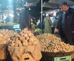 الأغنياء يخزّنون الكمأة.. والفقراء يحلمون بالبطاطا