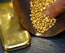 عالمياً: الذهب يهبط مع صعود الدولار وأسواق الأسهم الآسيوية