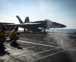 التحالف الدولي يلقي للمرة الأولى مناشير تطلب من سكان الرقة السورية مغادرتها