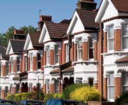 أسعار المساكن في المملكة المتحدة تسجل أكبر هبوط في عامين