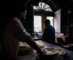 ثلاثية الخبز والكهرباء والرواتب