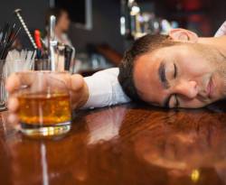 النظام يقتص من السكارى والمقامرين لدعم خزينته