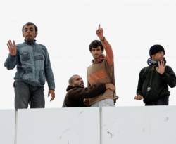 60 مهاجرا سورياً يرفضون اللجوء في فرنسا ويصعّدون احتجاجهم مطالبين بالمغادرة إلى بريطانيا