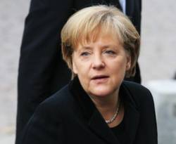 قبيل وصول دفعة كبيرة منهم.. ميركل تدعو لاستقبال اللاجئين السوريين مذكرة بمآسيهم