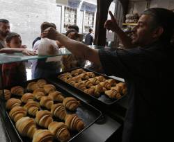 أسعار بعض أصناف الحلويات الشعبية في سوق الشيخ سعد بدمشق