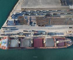 مرفأ طرطوس يستقبل باخرة محملة بالسكر الخام من البرازيل