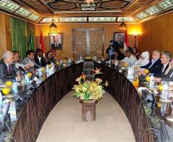 رجال موريتانيون بلا أعمال ولا أشغال، يزورون دمشق