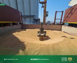 وصول أول باخرة قمح إلى ميناء طرطوس منذ سقوط النظام البائد