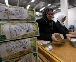 شبح الاعتقال ومرارة الفقر وظلم ذوي القربى...قصص من مآسي 