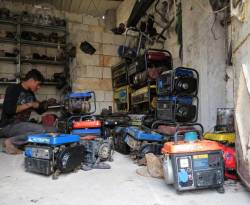 السوريون يلجؤون إلى وسائل بديلة للحصول على الكهرباء