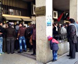 صرافات النظام تخذل موظفي الحكومة