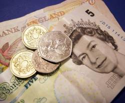 الاسترليني يتراجع أمام اليورو بعد هبوط التضخم