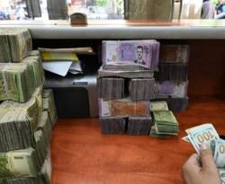 سعر صرف الليرة مقابل الدولار يتم أسبوعاً من الاستقرار