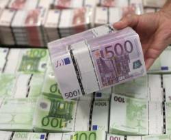 عالمياً: اليورو يتراجع مع إقبال مستثمرين على البيع ومخاوف بشأن اليونان