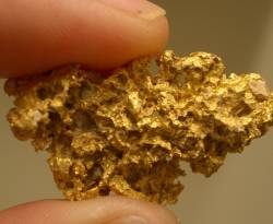 الذهب يُنهي أسبوعاً من القفزات بأعلى سعر في تاريخ سوريا