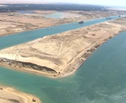 ثلاث سفن تعبر قناة السويس الجديدة في أول تشغيل تجريبي