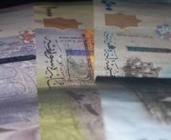 سوق العملة في دمشق: استقرار للدولار، وتراجع للتركية