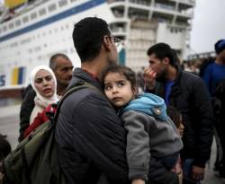 ألمانيا تخفف من ترحيبها باللاجئين السوريين