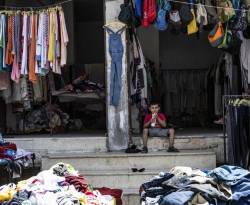 ارتفاع أسعار ملابس العيد يدفع السوريين إلى 