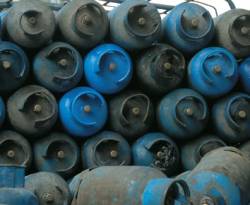 سعر أسطوانة الغاز في السوق السوداء بـ 600 ألف ليرة