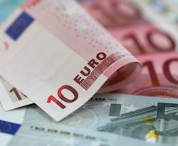 اليورو يقلص خسائره أمام فرنك سويسرا بدعم من تكهنات بالتيسير الكمي