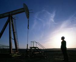 برنت يتراجع بعد تسجيله أعلى مستوى في عام