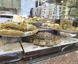 بالصور: رصد لأسعار الموالح وبعض أصناف الحلويات بريف دمشق