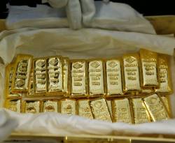 عالمياً: الذهب يرتفع بفعل التوترات الروسية وتراجع الدولار