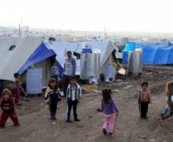 يعيشون داخل شوادر بائسة ..اللاجئون السوريون في لبنان مذعورون من الشتاء القادم