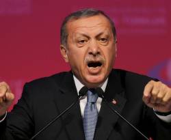زعماء تركيا وأوروبا يتمسكون بمواقفهم في أزمة بشأن اتفاق المهاجرين