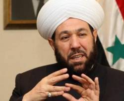 المفتي حسون يتصدر حفل إطلاق سيارة في حمص