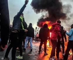 حشد يهاجم خفر السواحل جنوبي إيران بعد مقتل مهرب وقود