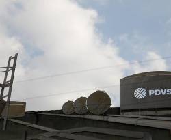 النفط يبلغ أعلى مستوى في 2019 متأثراً بعقوبات فنزويلا وتخفيضات أوبك