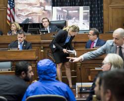 النواب الأمريكي يقرّ قانوناً يجيز عقوبات على نظام الأسد وروسيا وإيران