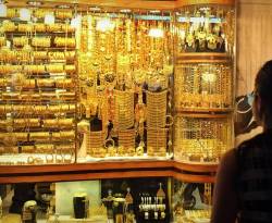 الذهب يرتفع في دمشق بدفعٍ من السعر المحلي للدولار