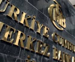 المركزي التركي يبقي الفائدة مستقرة رغم الضغط السياسي
