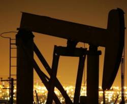 النفط يقفز لأعلى مستوى منذ بداية 2016 قبيل تقرير المخزون الأمريكي