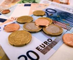 بدمشق...اليورو يهبط أيضاً والطلب على الليرة يرتفع