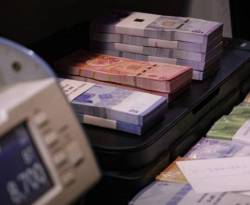 كيف أغلق سعر صرف الليرة مقابل الدولار، مساء الخميس؟