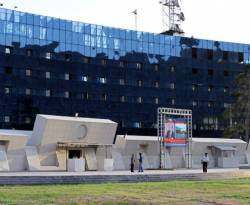 القوى العاملة في تلفزيون النظام تتحدى قرارات الحكومة وتسخر منها