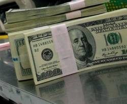بعد أن خسر أكثر من 50 ليرة في أسبوع.. الدولار يعكس اتجاهه في سوريا
