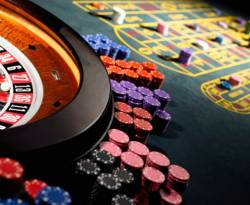 القمار والحشيش.. آفة أوروبية، كيف تعامل السوريون معها؟