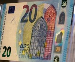 عالمياً: اليورو يهبط أكثر من 1% أمام الدولار والين